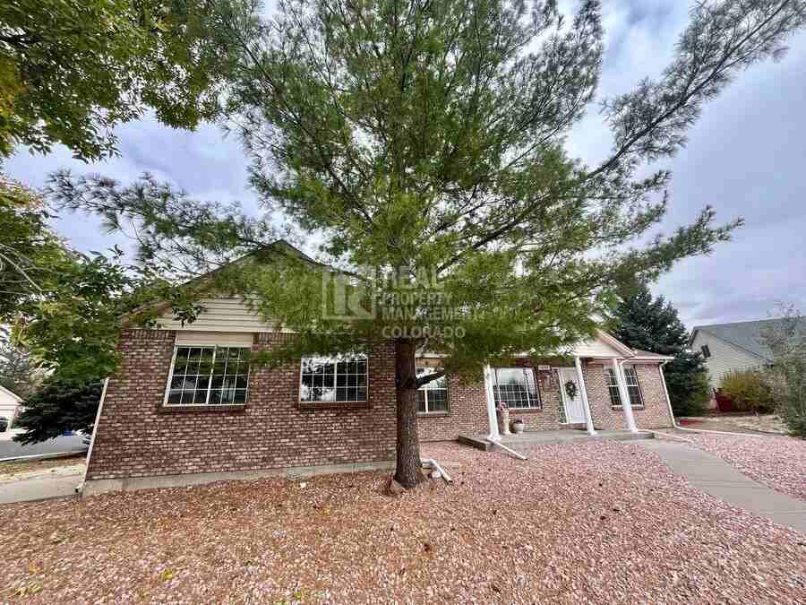 1684 S Laredo St - Photo 2 of 38