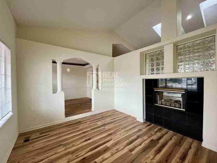1684 S Laredo St - Photo 5 of 38