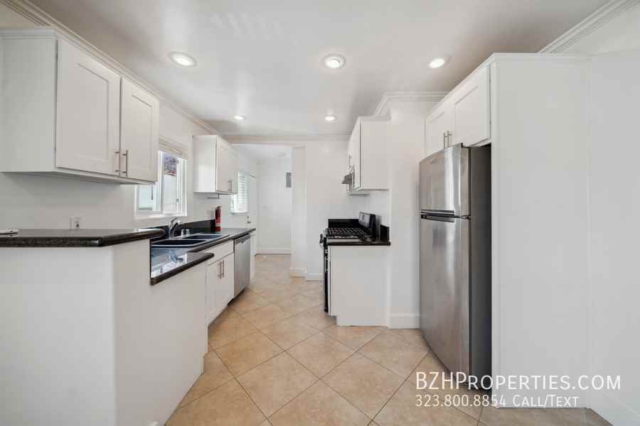 7942 Fountain Ave - Photo 7 of 15