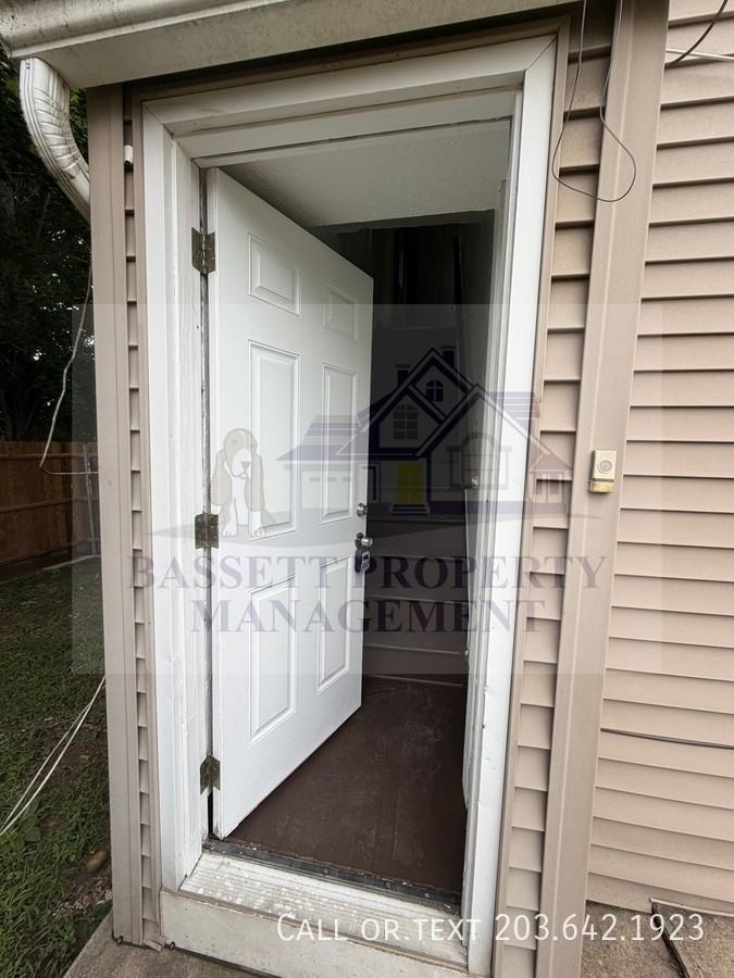 191 Davis St Uppr Level - Photo 2 of 11