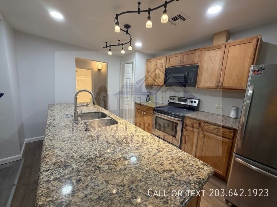 191 Davis St Uppr Level - Photo 4 of 11