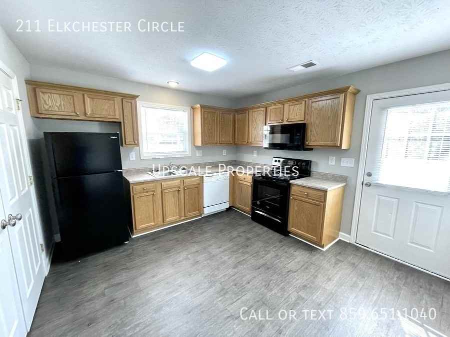211 Elkchester Cir - Photo 3 of 11