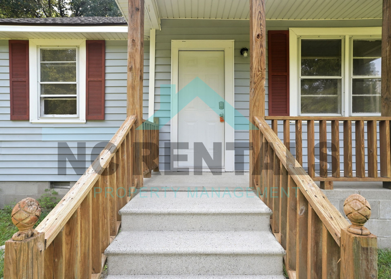141 Marthas Ln - Photo 4 of 40