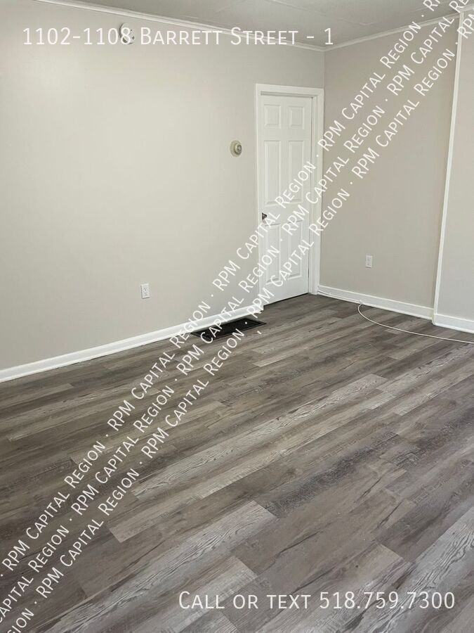 1102 Barrett St #1 - Photo 3 of 10