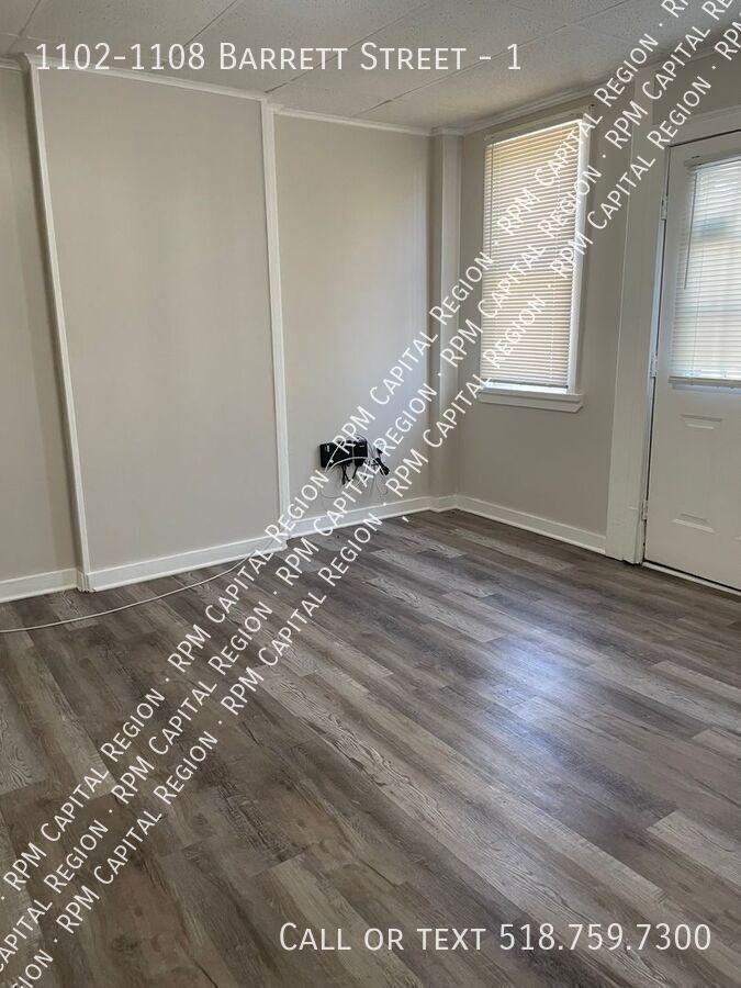 1102 Barrett St #1 - Photo 4 of 10