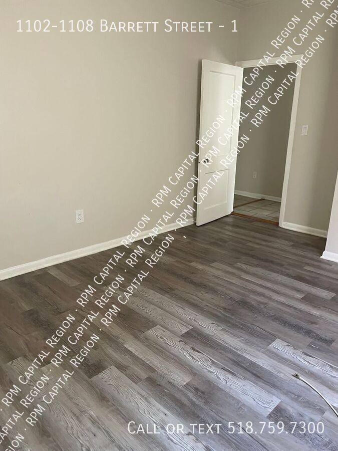 1102 Barrett St #1 - Photo 5 of 10