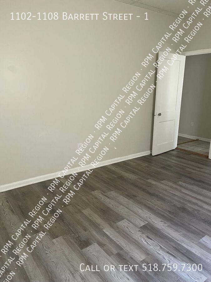 1102 Barrett St #1 - Photo 6 of 10