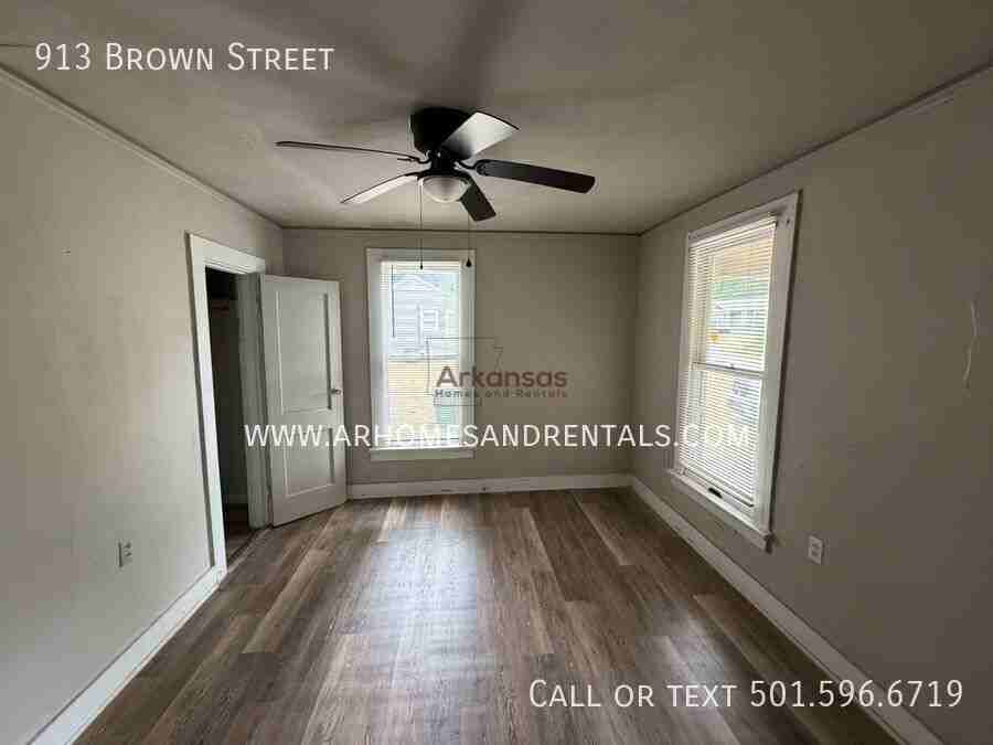 913 Brown St - Photo 6 of 10