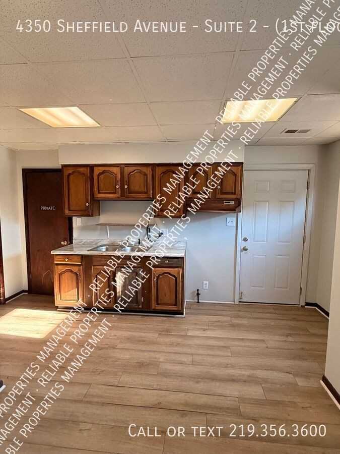 4350 Sheffield Ave Apt 2 - Photo 5 of 7
