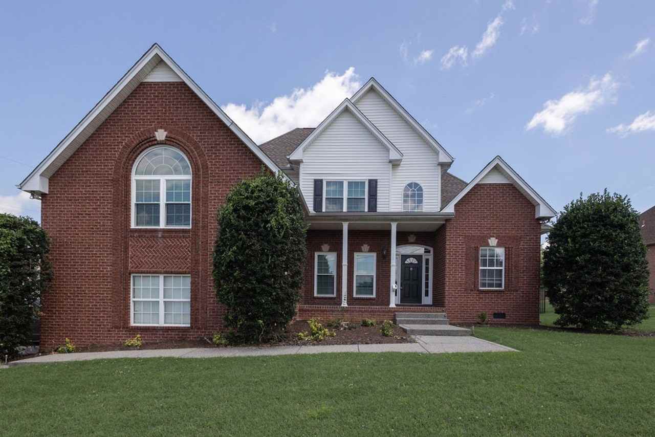 100 Strathmore Ct - Photo 2 of 33