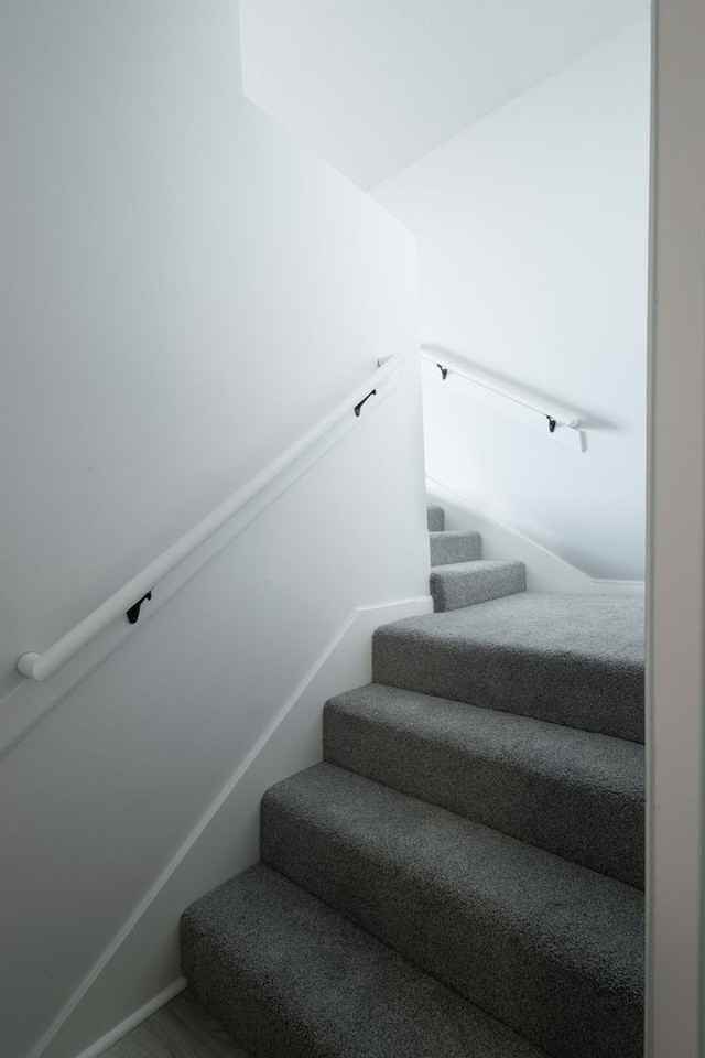 100 Strathmore Ct - Photo 4 of 33