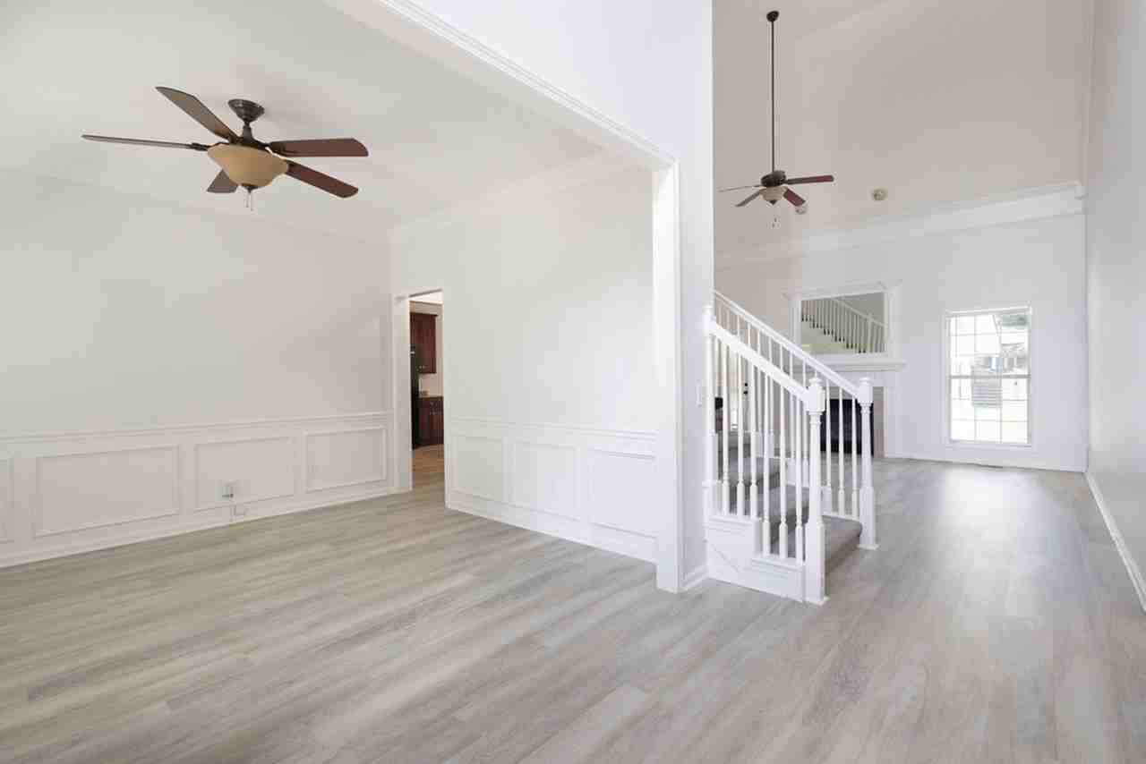 100 Strathmore Ct - Photo 7 of 33