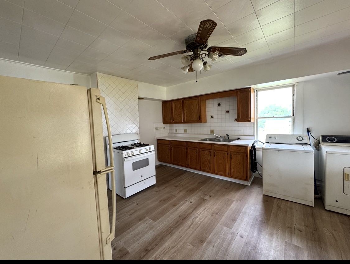 313 5th St #2 - Photo 5 of 11