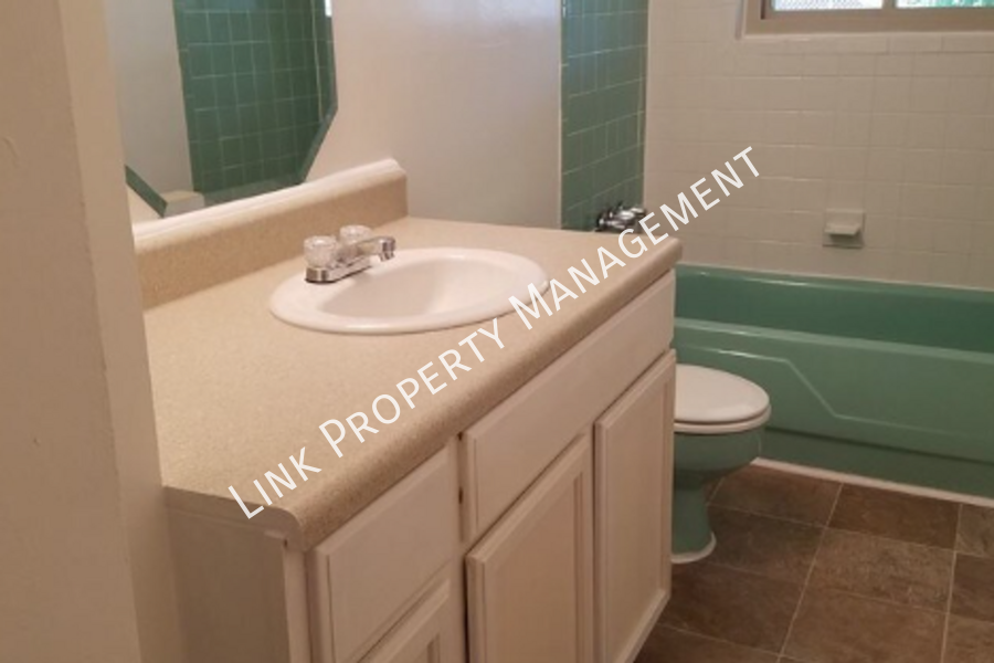 4702 Murray Lake Ln Apt B - Photo 4 of 23