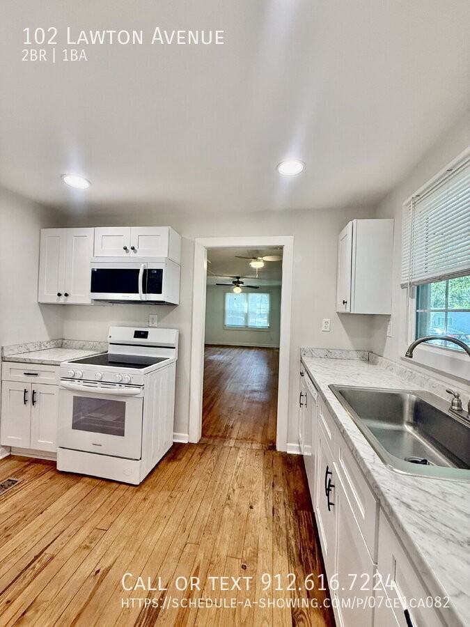 102 Lawton Ave - Photo 3 of 11