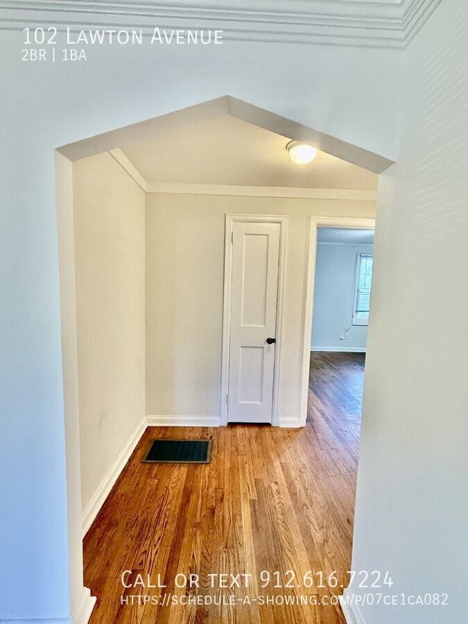 102 Lawton Ave - Photo 4 of 11