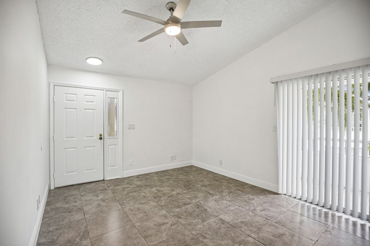 South Bay Apartments - Photo 7 of 38