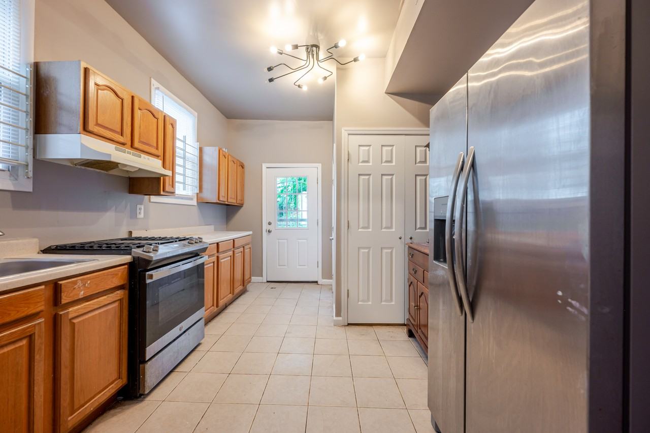 1319 U St Se - Photo 6 of 37