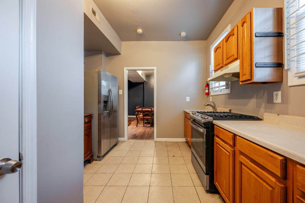 1319 U St Se - Photo 7 of 37