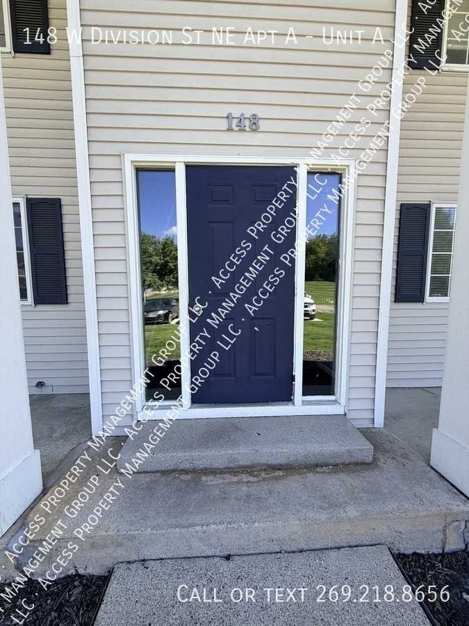148 W Division St Ne Apt A #A - Photo 2 of 32