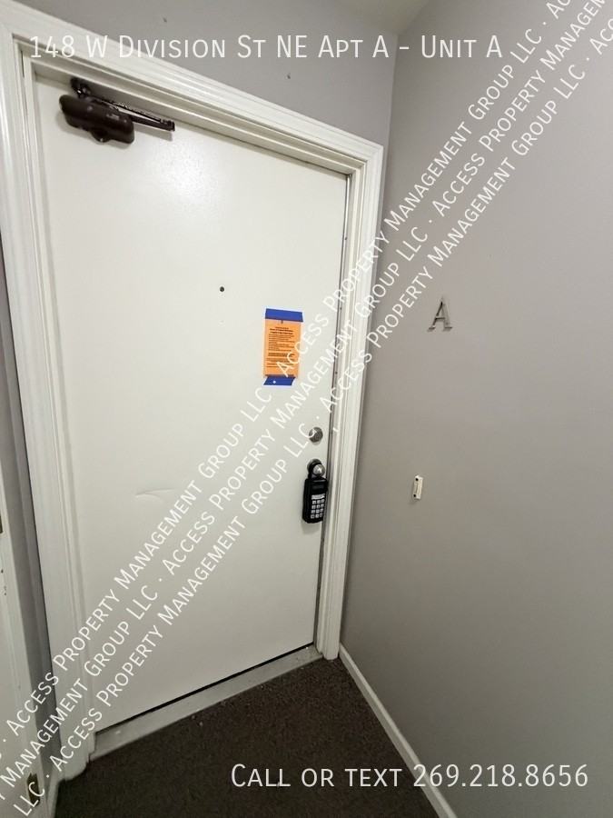 148 W Division St Ne Apt A #A - Photo 3 of 32