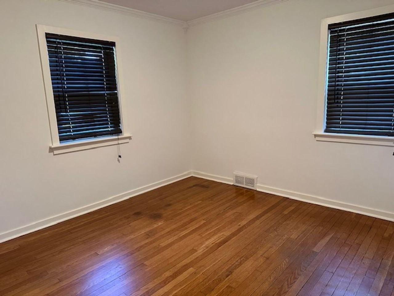 2204 Forster St - Photo 5 of 19
