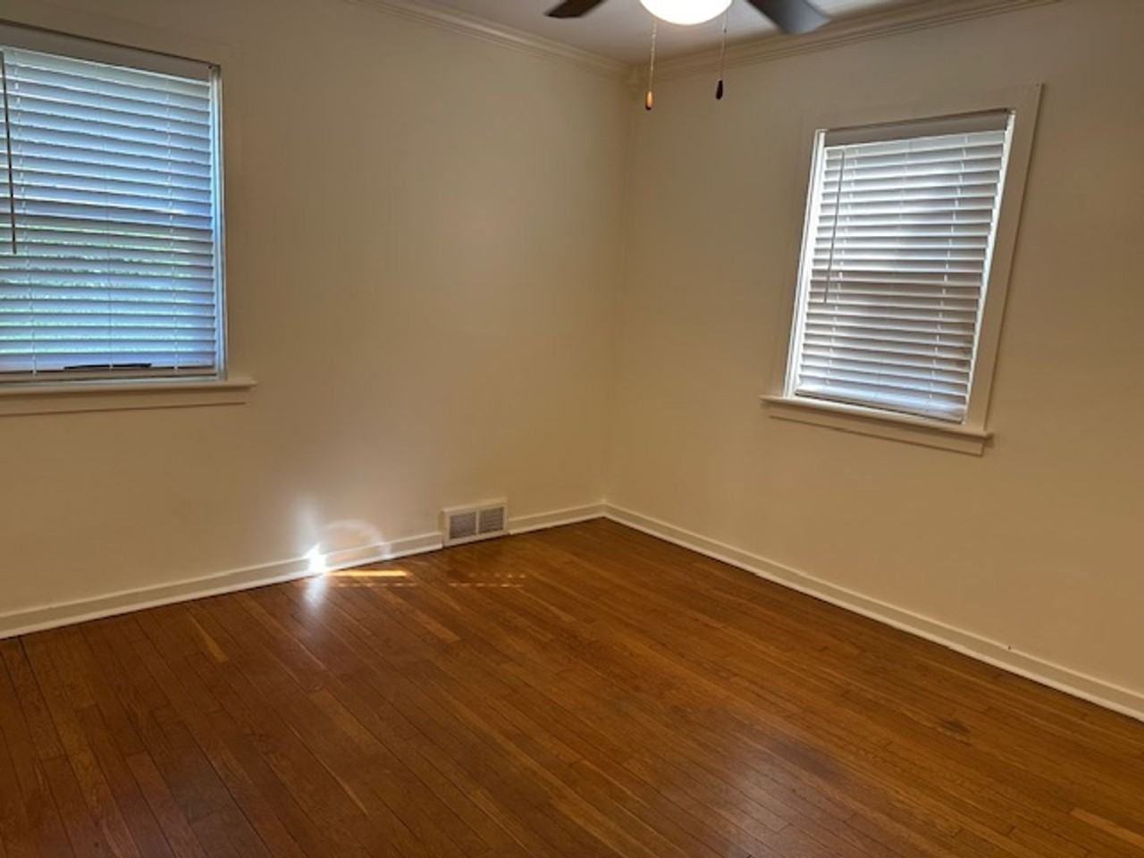 2204 Forster St - Photo 6 of 19