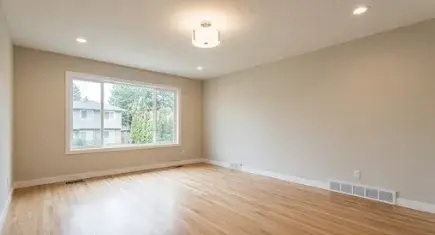 2900 N Elm St - Photo 2 of 4
