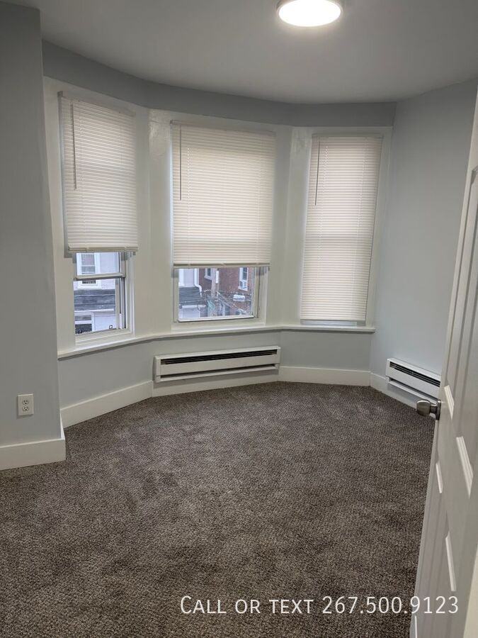 241 W Queen Ln - Photo 6 of 14