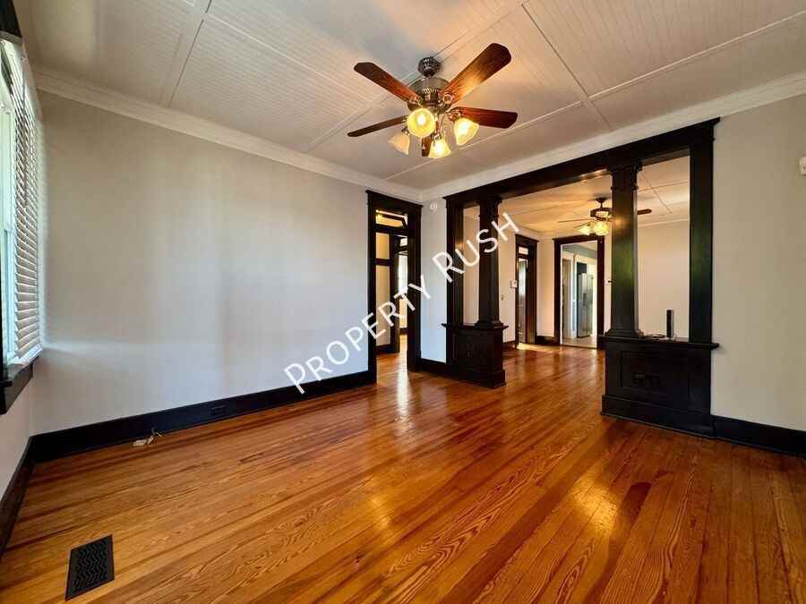 104 E Kent St - Photo 3 of 20