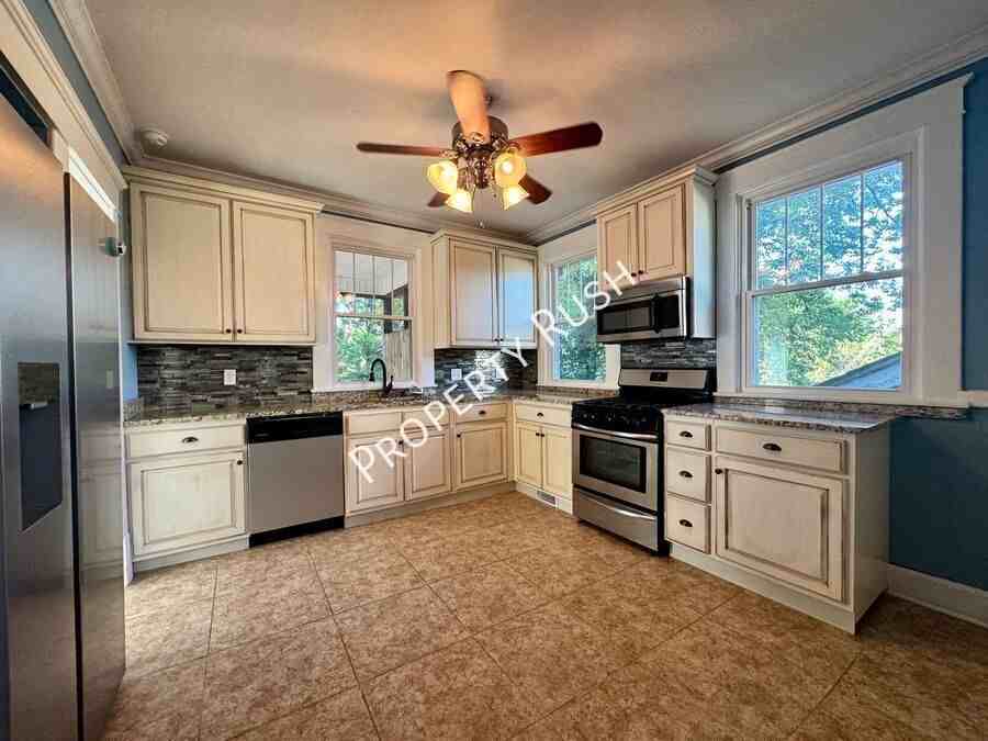 104 E Kent St - Photo 7 of 20