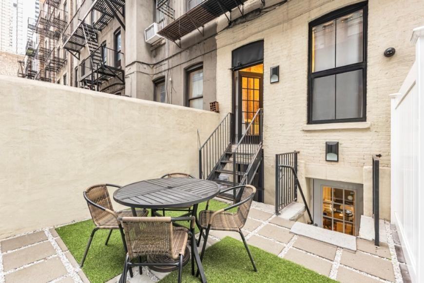 356 W 48th St - Photo 2 of 10