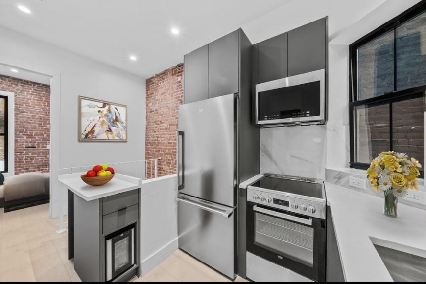 356 W 48th St - Photo 7 of 10
