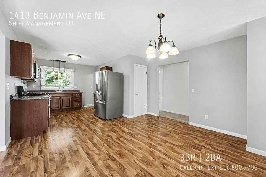 1413 Benjamin Ave Ne - Photo 5 of 16