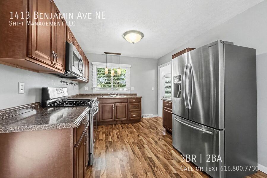 1413 Benjamin Ave Ne - Photo 6 of 16