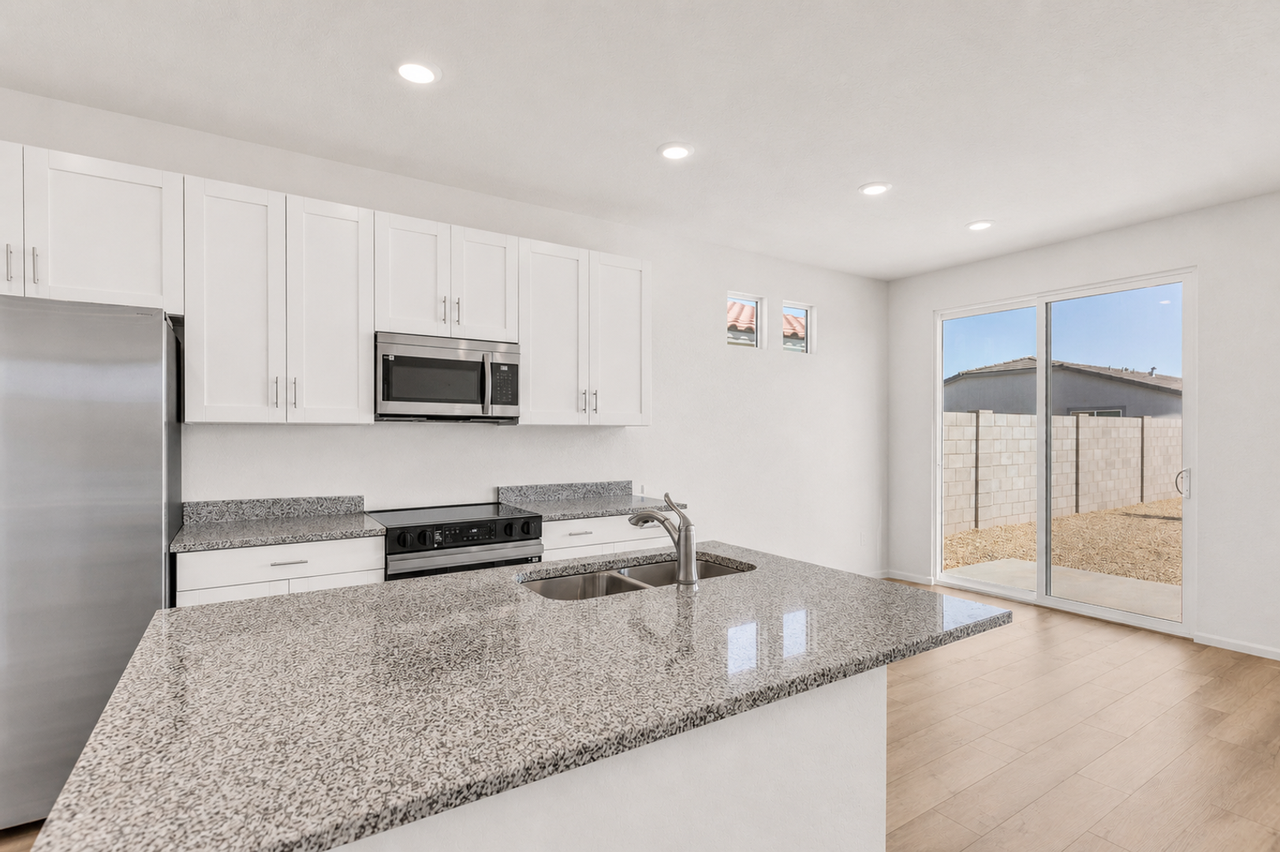 18079 W Sand Hills Dr - Photo 7 of 46