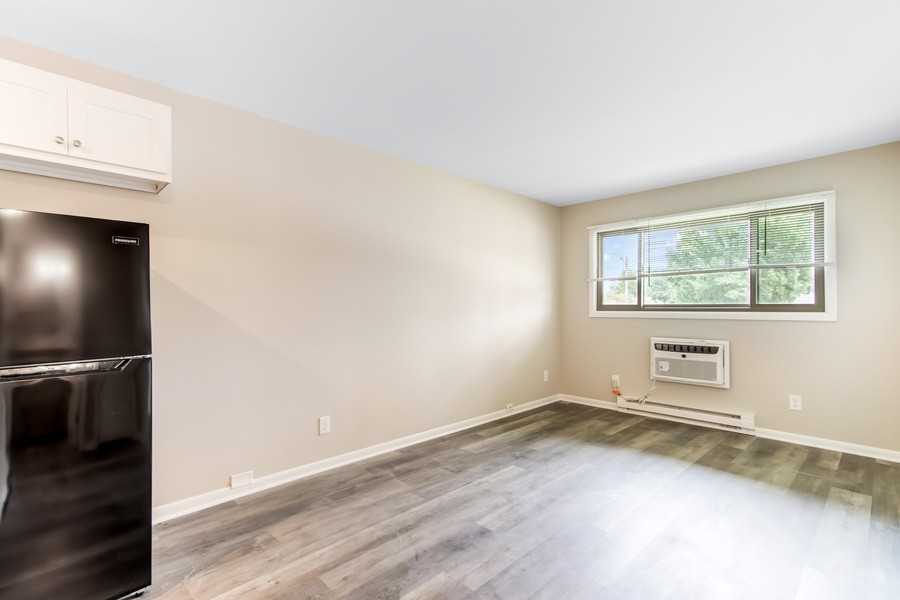 1645 Highland Dr #10 - Photo 4 of 12