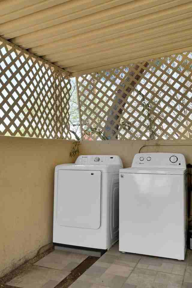 302 E Adams St - Photo 5 of 10