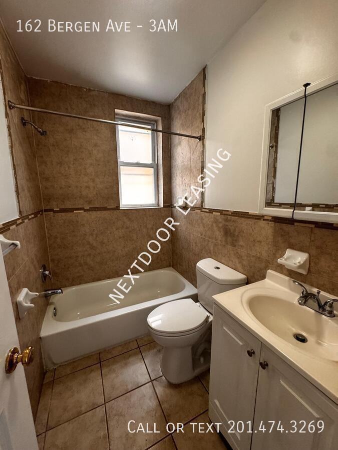 162 Bergen Ave #3AM - Photo 4 of 7