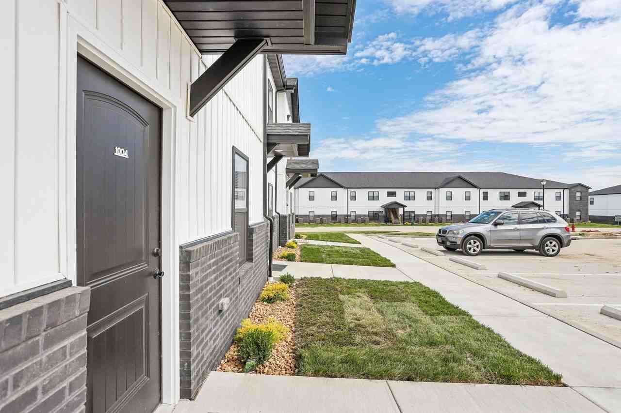 1605 Parkview Dr #1605 - Photo 2 of 50