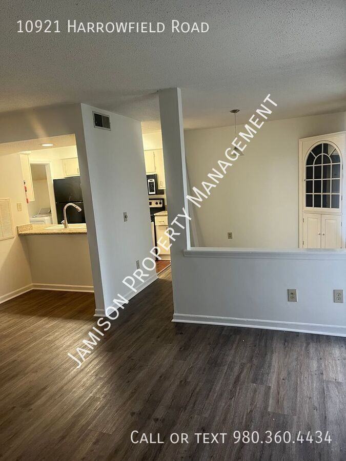 10921 Harrowfield Rd - Photo 3 of 15