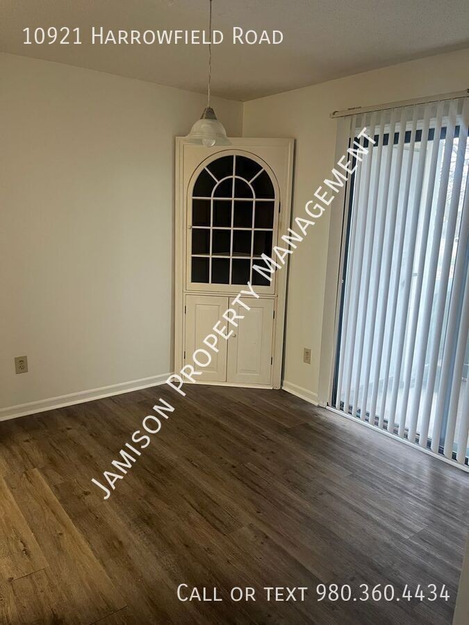 10921 Harrowfield Rd - Photo 6 of 15