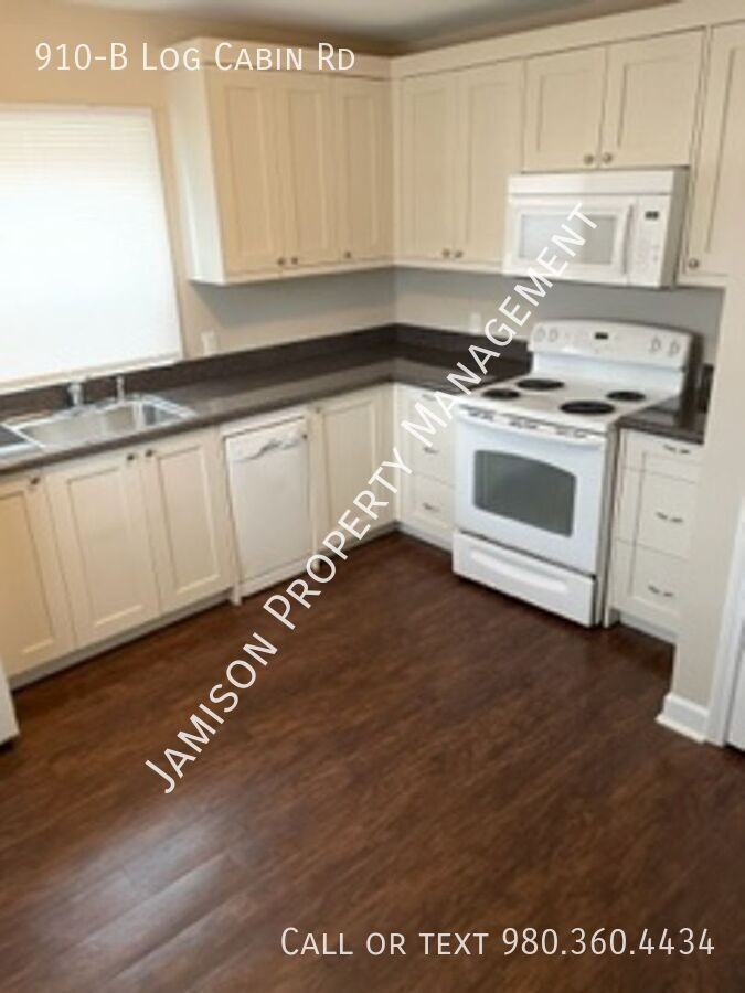 910B Log Cabin Rd - Photo 2 of 8