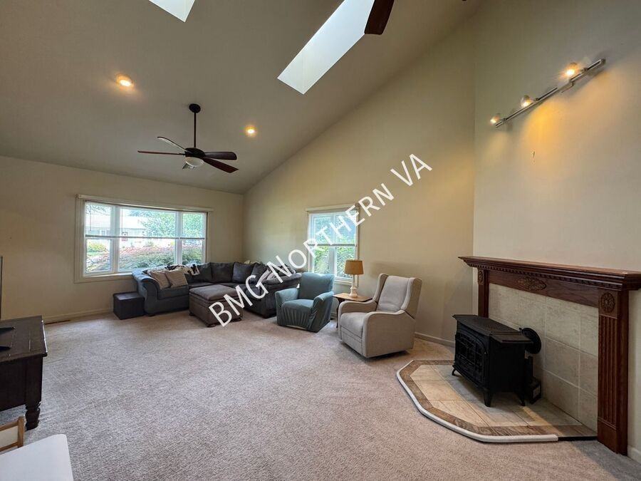 8903 Tudor Ln - Photo 4 of 37