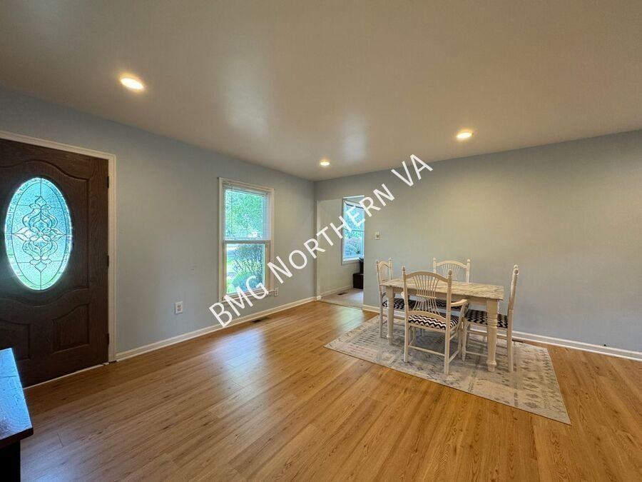 8903 Tudor Ln - Photo 5 of 37
