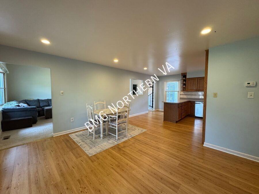 8903 Tudor Ln - Photo 6 of 37