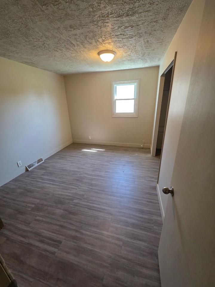 412 Elm Ave - Photo 2 of 4