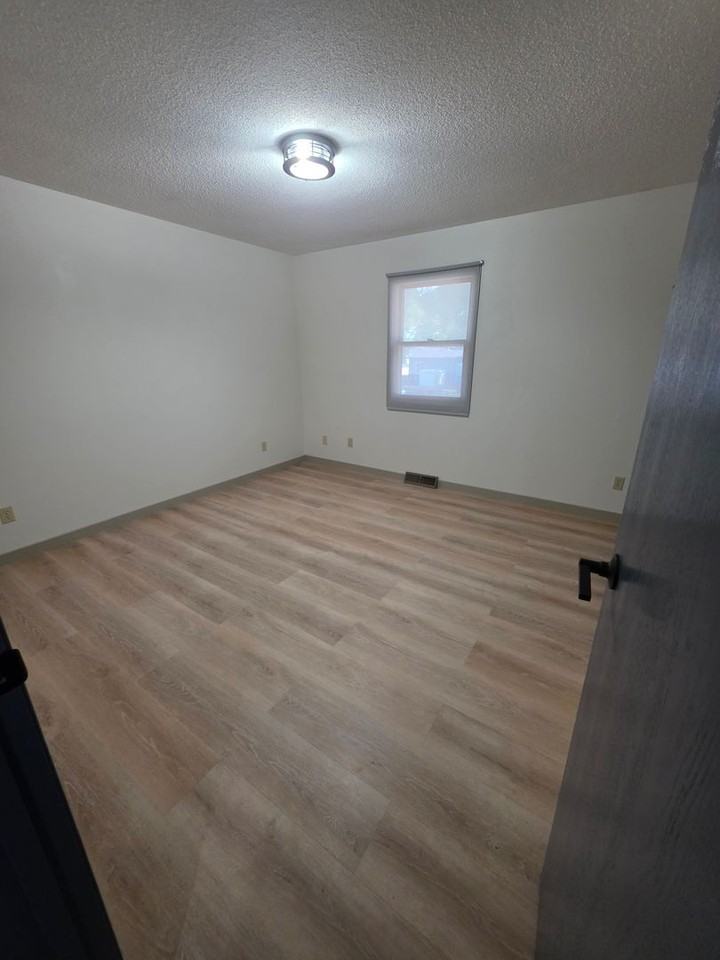 916 S 16th St - Photo 6 of 10