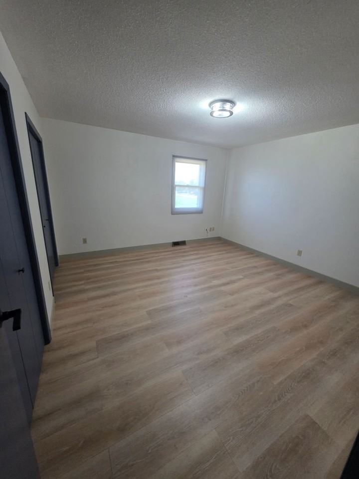 916 S 16th St - Photo 7 of 10