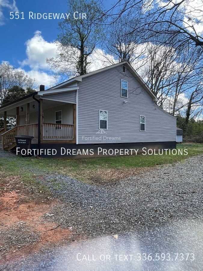 551 Ridgeway Cir - Photo 2 of 19